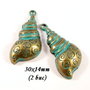 3969 - (2 buc) Charms cochilie melc bronz verdigris
