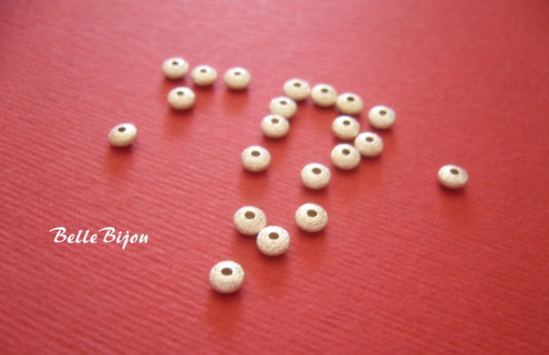 Margele stardust model 2 din argint 925 nuanta deschisa aprox 2x4 mm