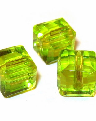 Margele din sticla, cub, 8 mm, vernil