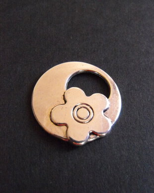 PANDANTIV FLOARE - 25 MM