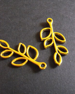PANDANTIV AURIU - 33 X 15 MM