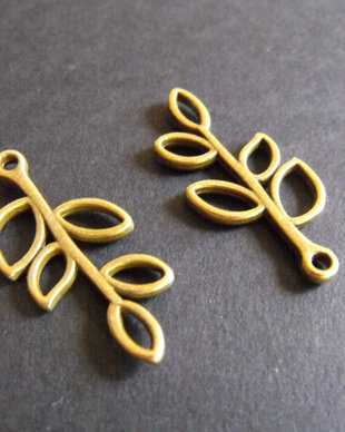 PANDANTIV BRONZ - 33 X 15 MM