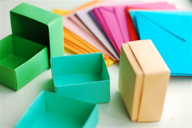 Set 10 Cutii cu capac din carton colorat