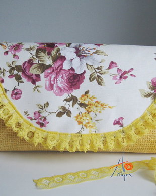 Yellow garden clutch-pentru comanda