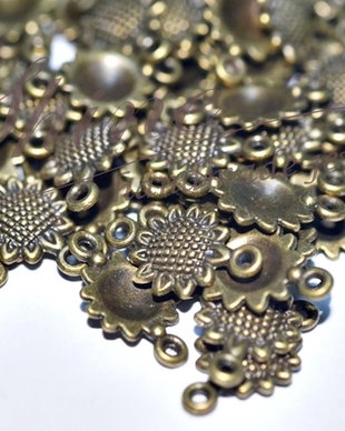 Link floare, bronz antichizat, 16.5x10x2.5mm