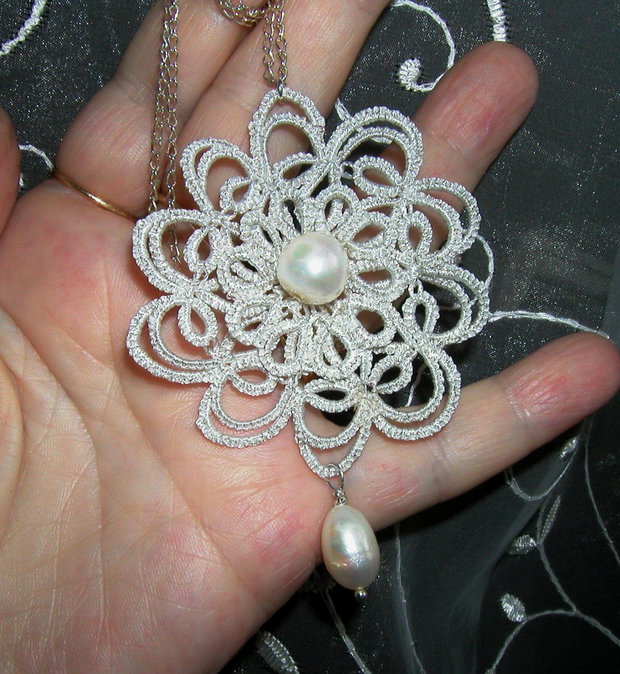 Pandantiv tehnica tatting