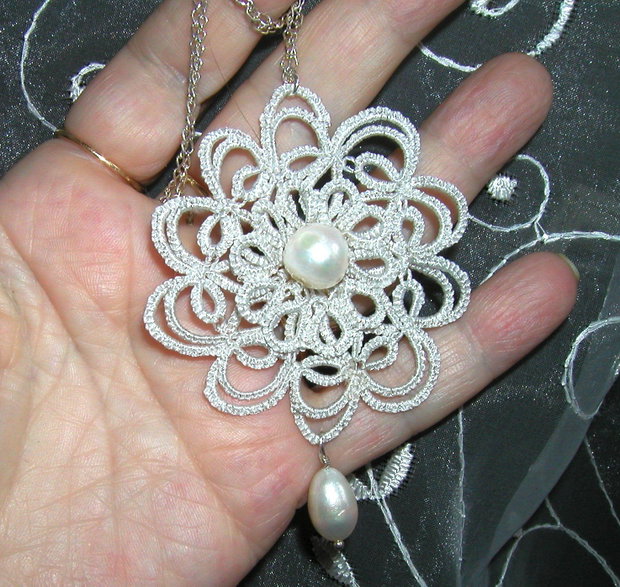 Pandantiv tehnica tatting