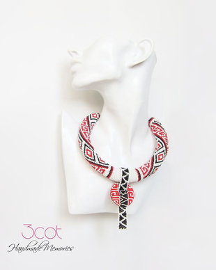 Colier cu motiv popular