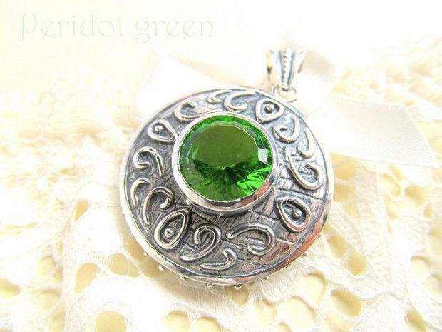 PANDANTIV ARGINTAT/CRISTAL VERDE PERIDOT