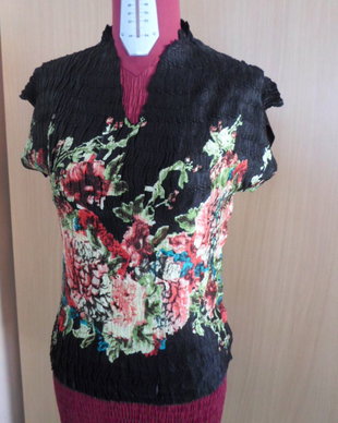 top plisat negru