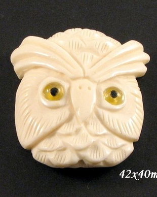 4191 - Pandantiv, os sculptat manual,  bufnita