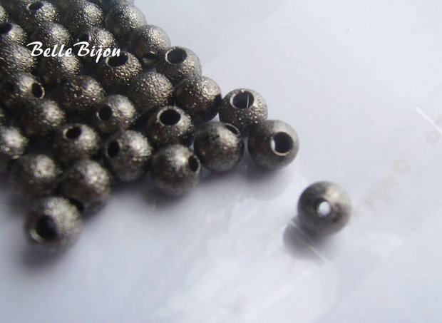 Margele stadust gun metal aprox 4 mm