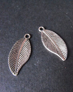 PANDANTIV FRUNZA - 28 X 12 MM