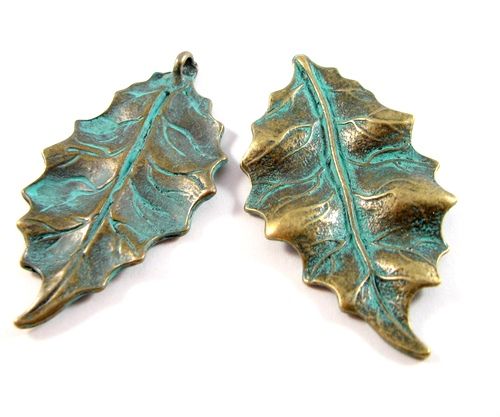 4379 - (2b) Pandantive / charms frunze bronz verdigris REZERVAT J.L.