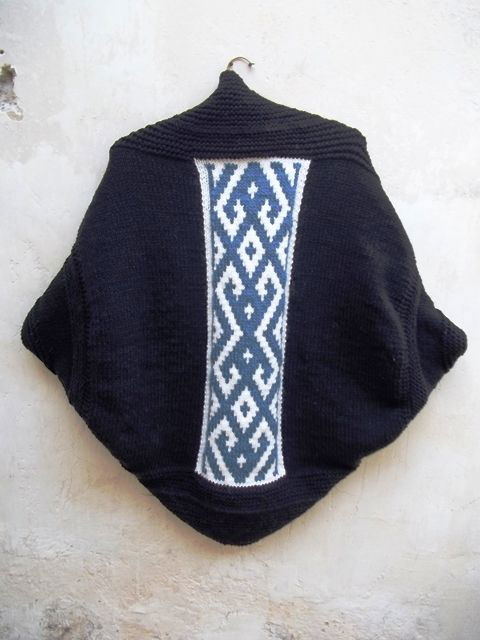 Bluza  neagra-motive traditionale romanesti