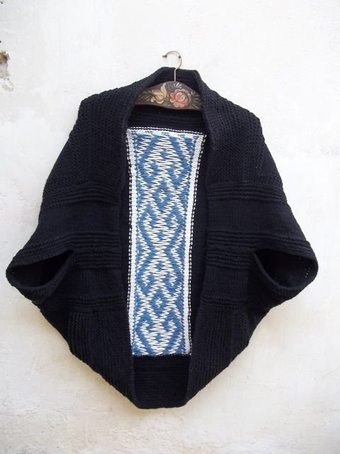 Bluza  neagra-motive traditionale romanesti