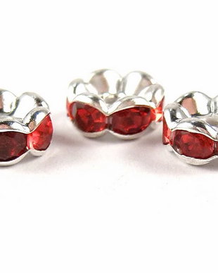 Distantiere argintii cu strasuri rosii, 7x4 mm
