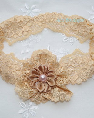 Bentita de dantela beige