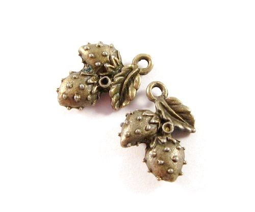 4490 - (2 buc) Charms, capsune, bronz, 3D