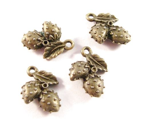 4490 - (2 buc) Charms, capsune, bronz, 3D