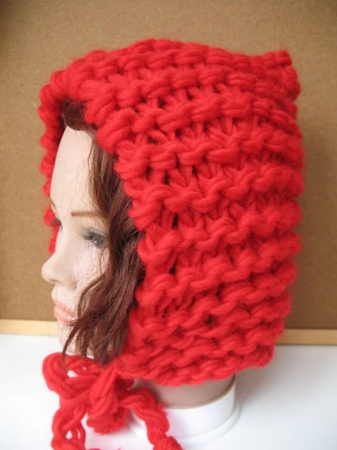Caciula  tricotata din lana rosie