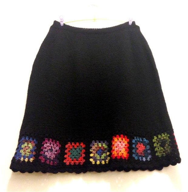 Fusta tricotata negru cu bordura multicolora-rezervat