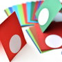 Set 25 buc cartonase colorate cu deschidere si sticker rotund alb