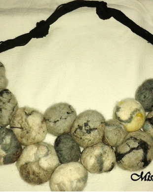 Colier Stone Style