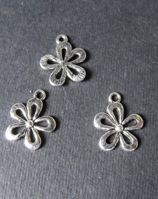 PANDANTIV FLOARE - 18 X 15 MM