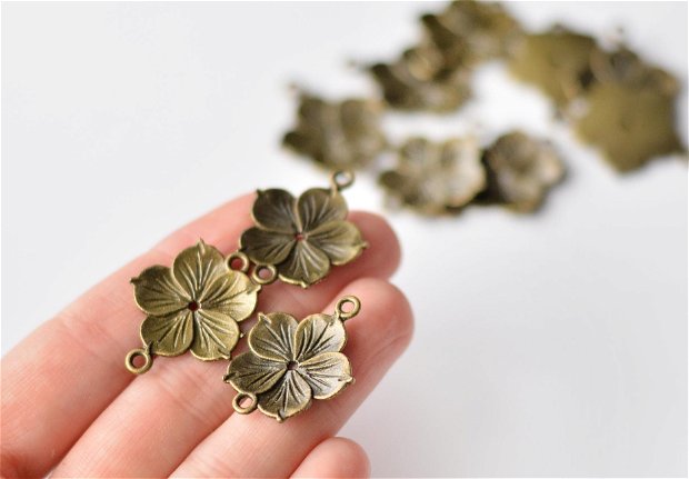 Link / conector / spacer floare bronz antic