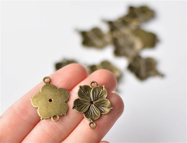 Link / conector / spacer floare bronz antic