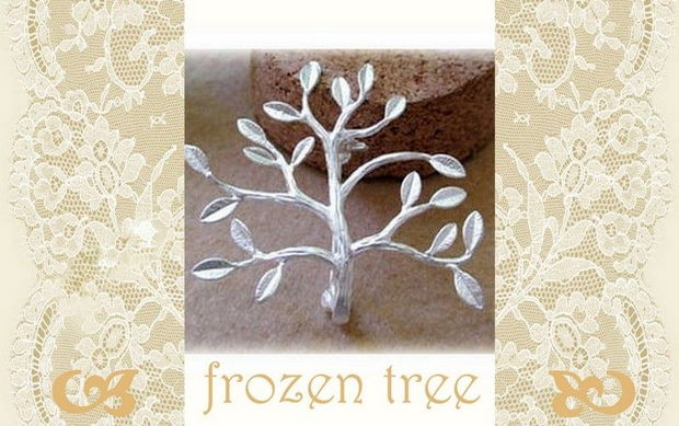 40% reducere din pretul afisat Brosa FROZEN TREE