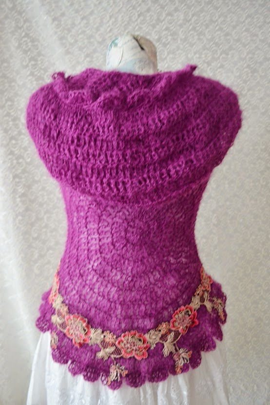 Vesta crosetata cu aplicatii  dantelate Purple winter(REZERVATA)