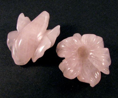 4769 - (1buc) Pandantiv, floare sculptata, cuartz roz, 31x24x12mm