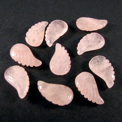 4181 - (2buc) Charms, aripi inger sculptate, cuartz roz, 18x10x5mm