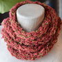Fular tubular pufos din mix fire lana si acril  nuante verde, burgund si pink-peach