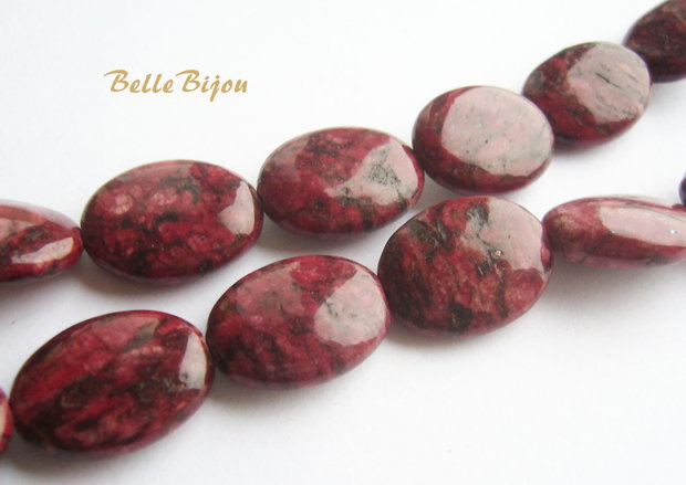 Jasper oval in nuante de visiniu aprox 6-7x15x20 mm