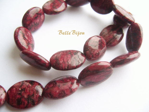 Jasper oval in nuante de visiniu aprox 6-7x15x20 mm