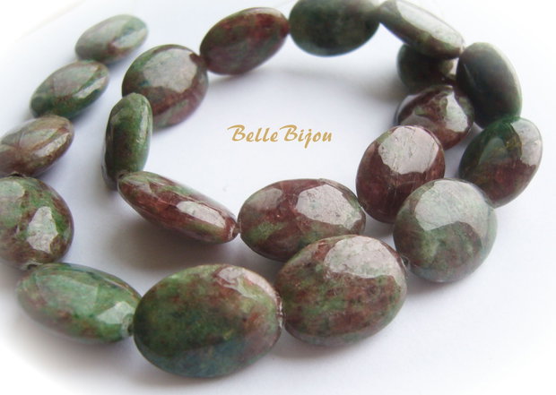 Jasper oval verde - maron aprox 6-7x15x20 mm