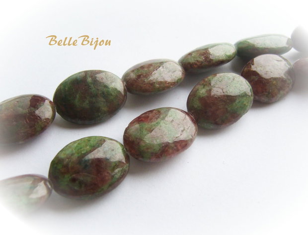 Jasper oval verde - maron aprox 6-7x15x20 mm