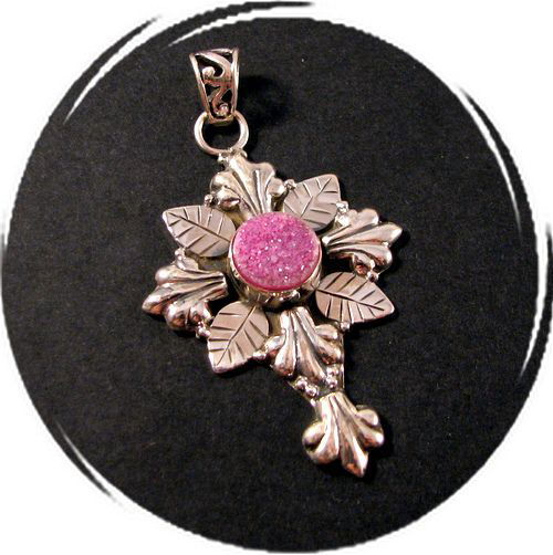 Ag084 - Pandantiv argint 925 marcat, agata druzy roz fuchsia, cruciulita / floare