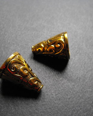 CON AURIU - 21 X 16 MM