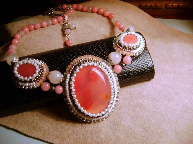 Vandut / Colier statement Milky pink