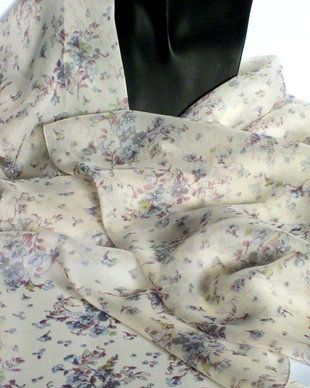 ESARFA ALB FILDES CU FLORICELE LILIACHII