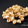 4885 - Sirag perle biwa, beige cu irizatii, fulgi