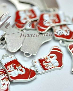 Charm soseta rosie emailata