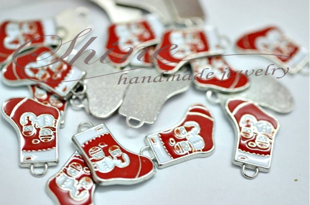 Charm soseta rosie emailata