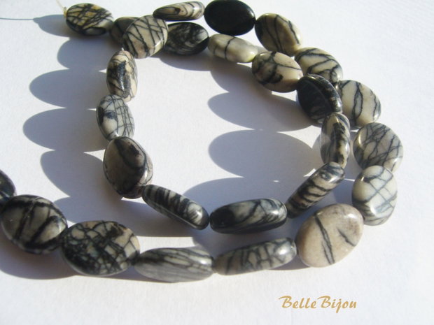 Spider web jasper oval