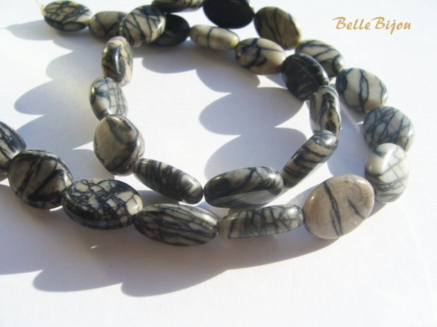 Spider web jasper oval