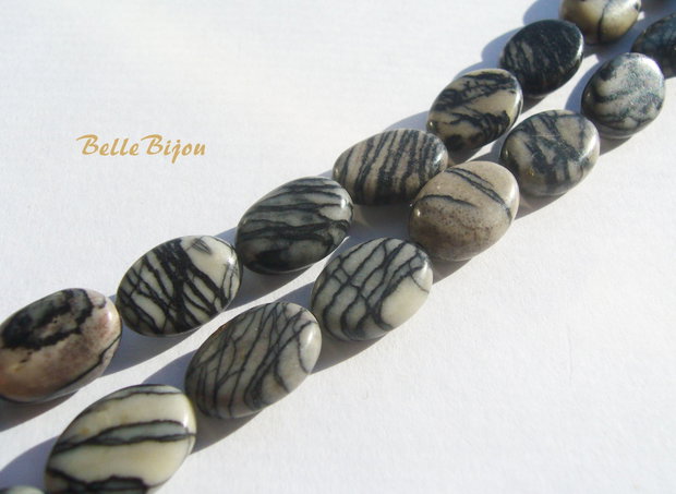 Spider web jasper oval
